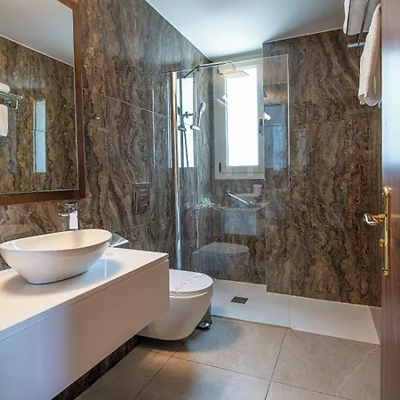 Semeli Hotell 3*